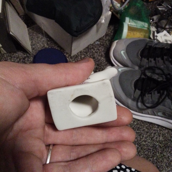 Hand statue with palm reading book - Picture 4 of 9